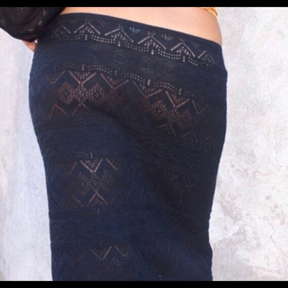 UNITED COLORS OF BENETTON BLACK CROCHETED SKIRT - Picture 2 of 10